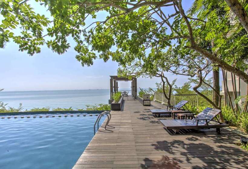 Golden Tulip Balikpapan Hotel & Suites