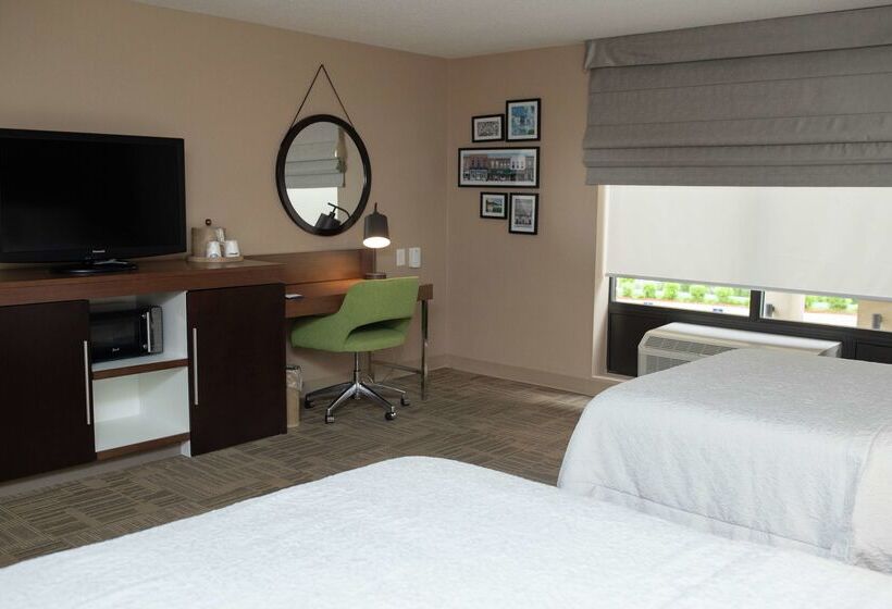 فندق Hampton Inn Commerce Novi