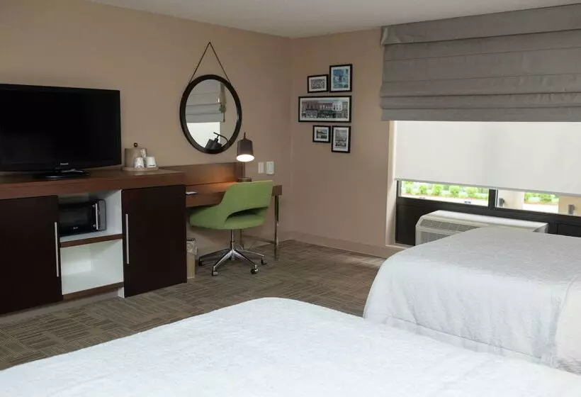 Szálloda Hampton Inn Commerce Novi