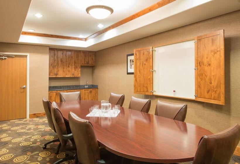 Отель Holiday Inn Express & Suites Douglas, An Ihg