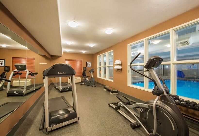 Отель Holiday Inn Express & Suites Douglas, An Ihg