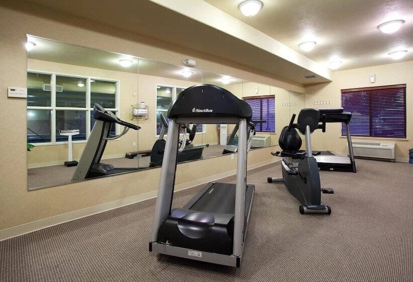 Отель Holiday Inn Express & Suites Douglas, An Ihg