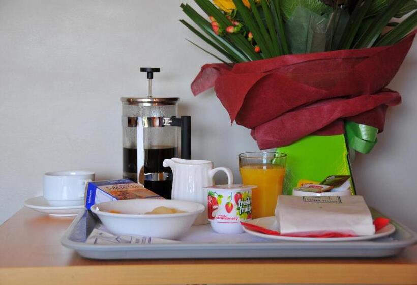 Отель Park View Motor Lodge