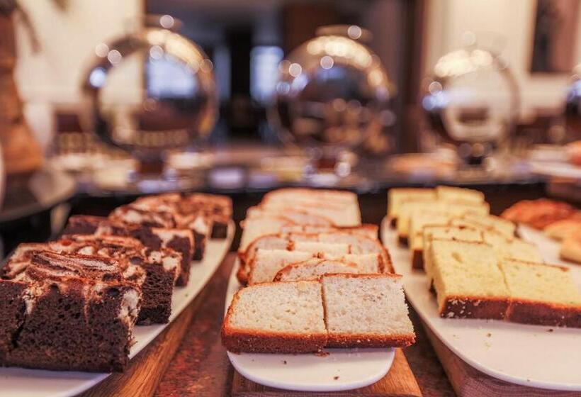 ホテル Sun N Sand Shirdi