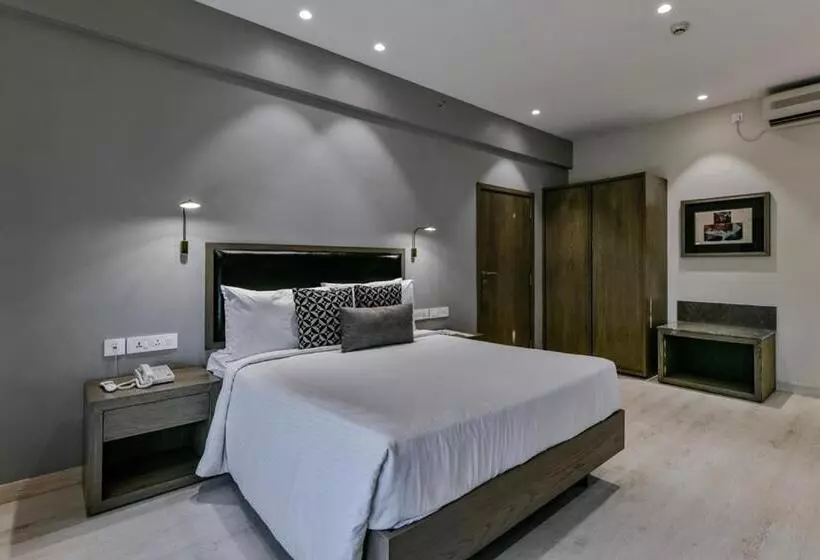 Отель Sun N Sand Shirdi