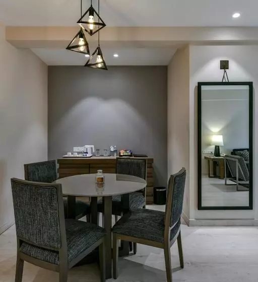 Отель Sun N Sand Shirdi