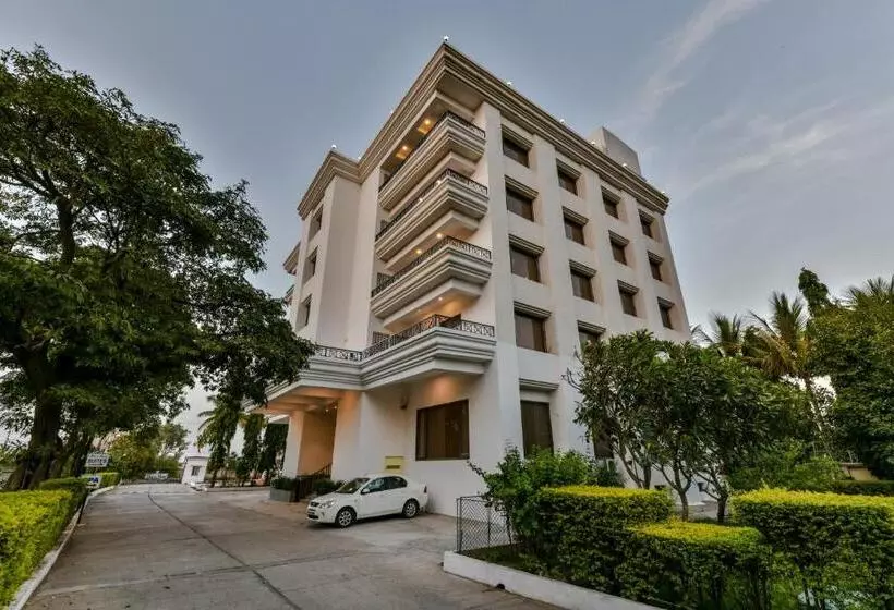 Отель Sun N Sand Shirdi