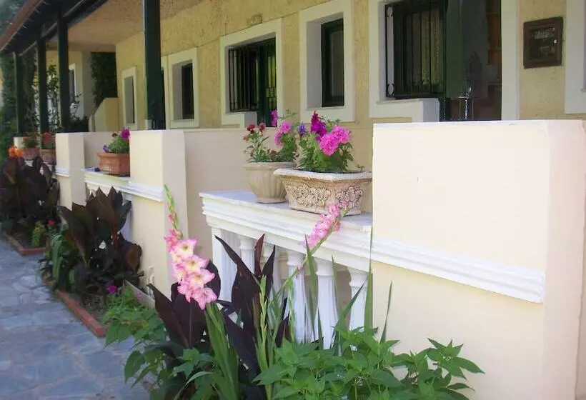 The Mayflower Studios & Apartments