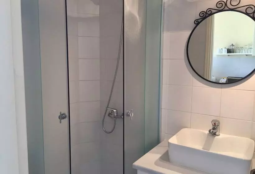 The Mayflower Studios & Apartments