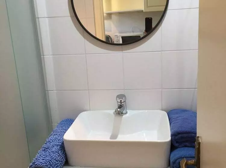 The Mayflower Studios & Apartments