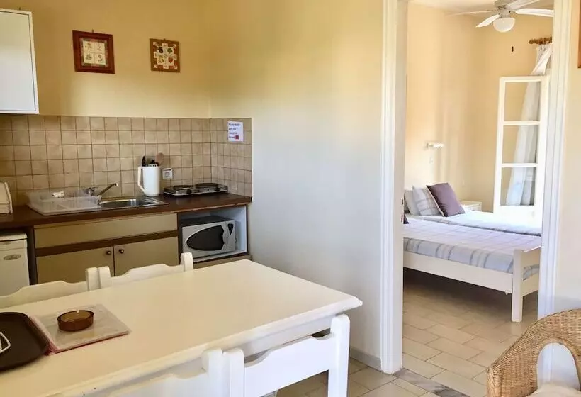 The Mayflower Studios & Apartments