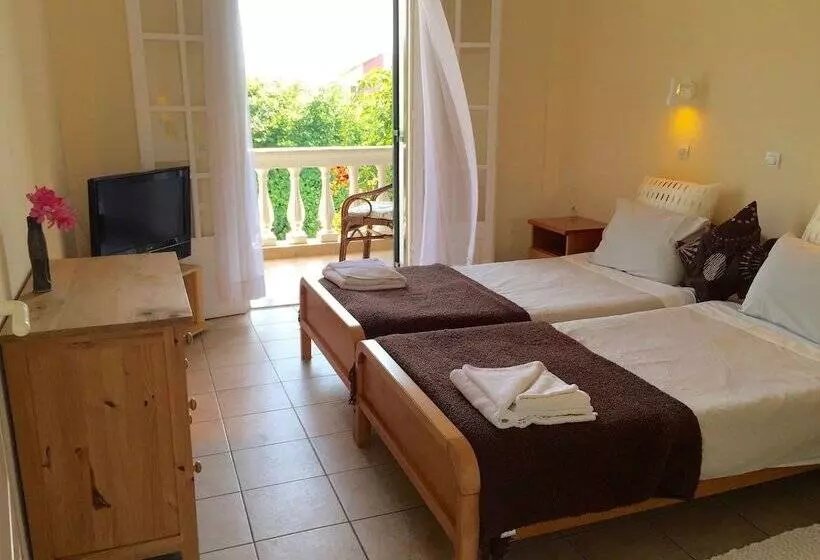 The Mayflower Studios & Apartments