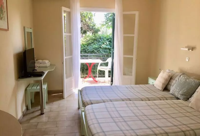 The Mayflower Studios & Apartments