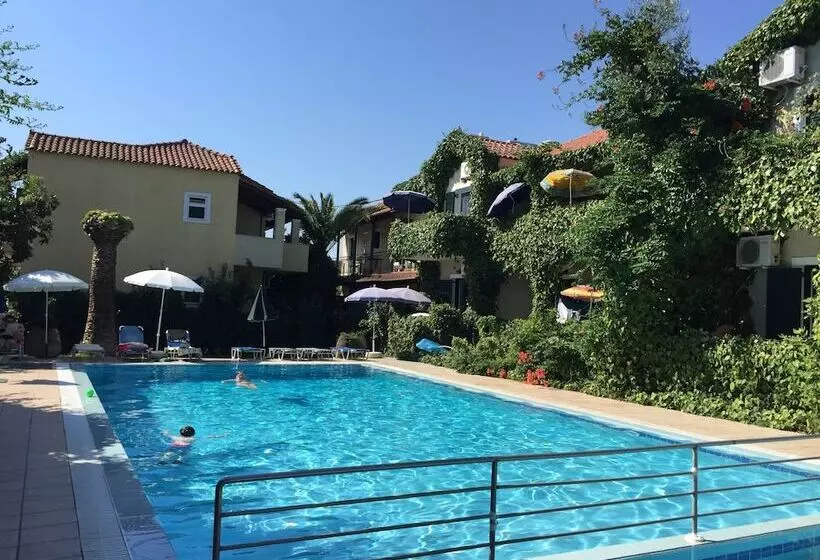 The Mayflower Studios & Apartments