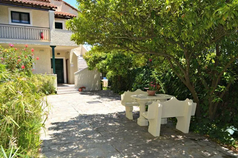 The Mayflower Studios & Apartments