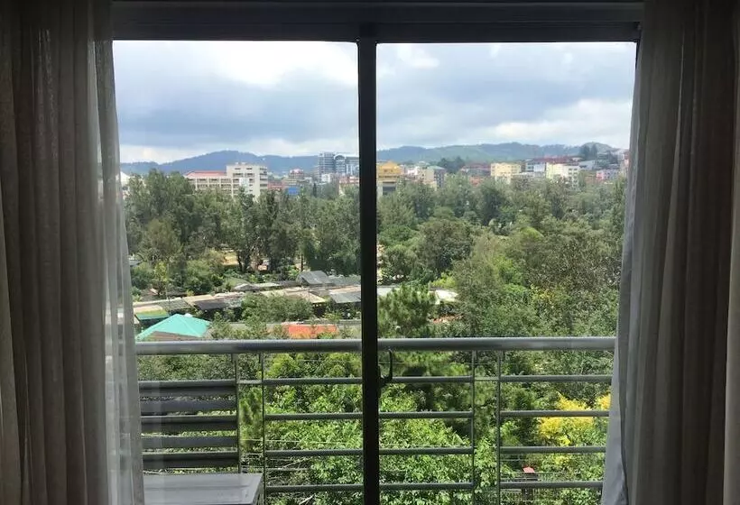 Отель Baguio Burnham Suites