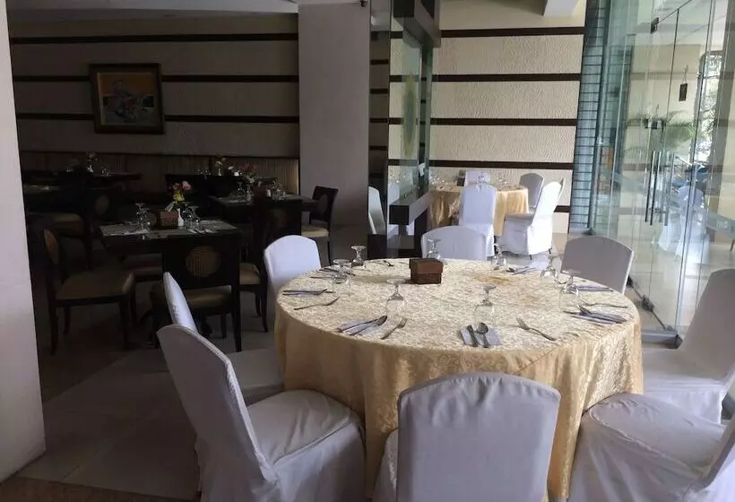 Отель Baguio Burnham Suites