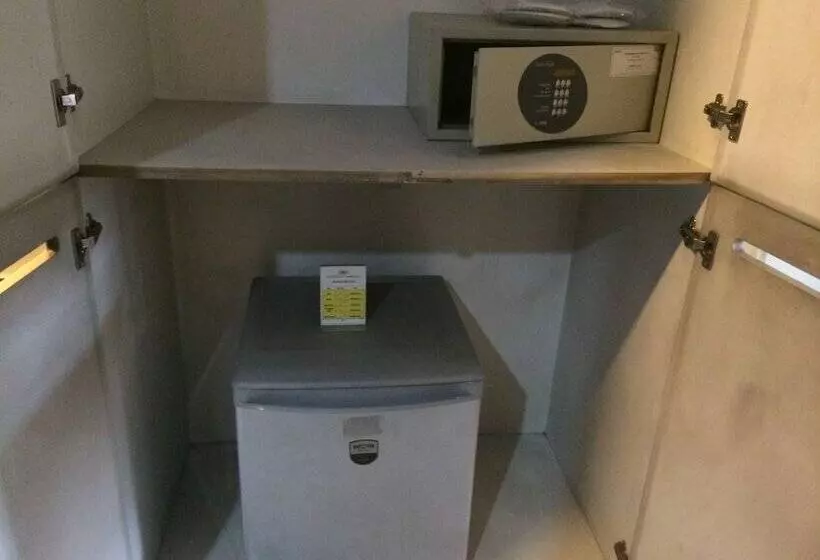 Отель Baguio Burnham Suites