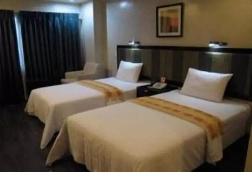 Отель Baguio Burnham Suites