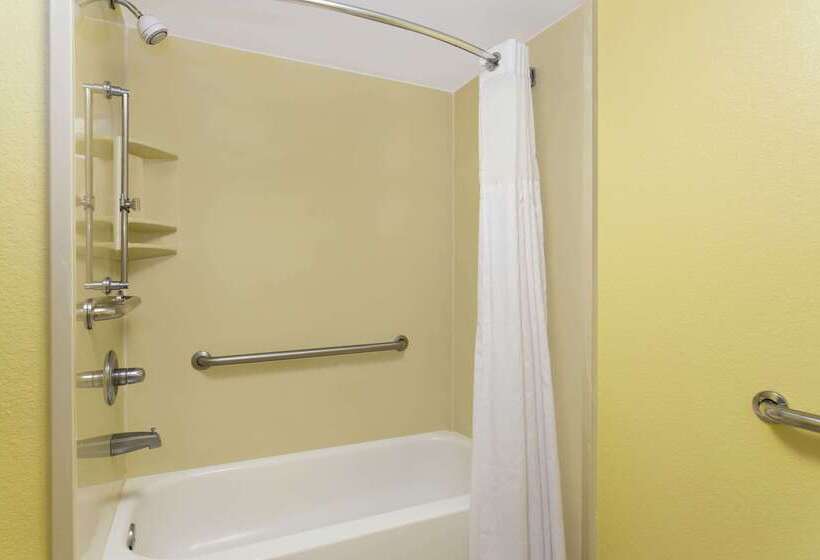 Hotel Baymont By Wyndham Mobile/tillmans Corner