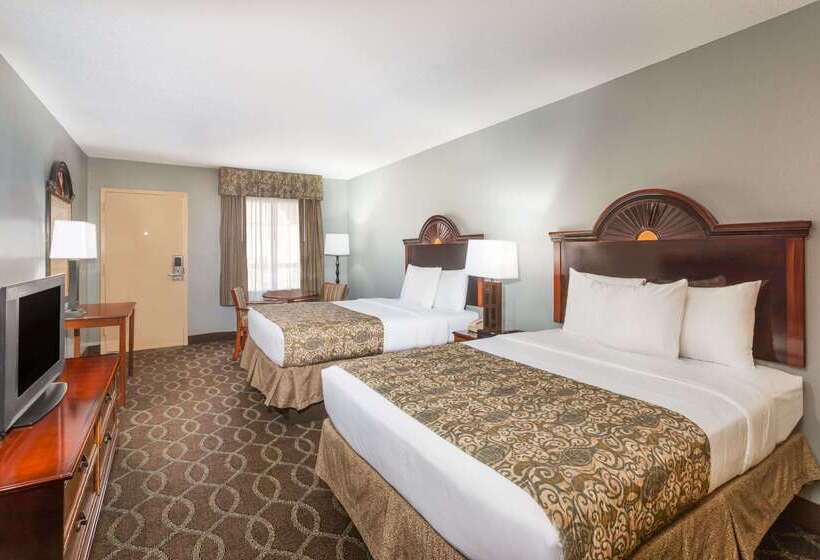 Hotel Baymont By Wyndham Mobile/tillmans Corner