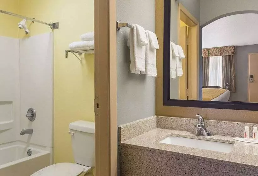 בית מלון כפרי Baymont By Wyndham Mobile/tillmans Corner