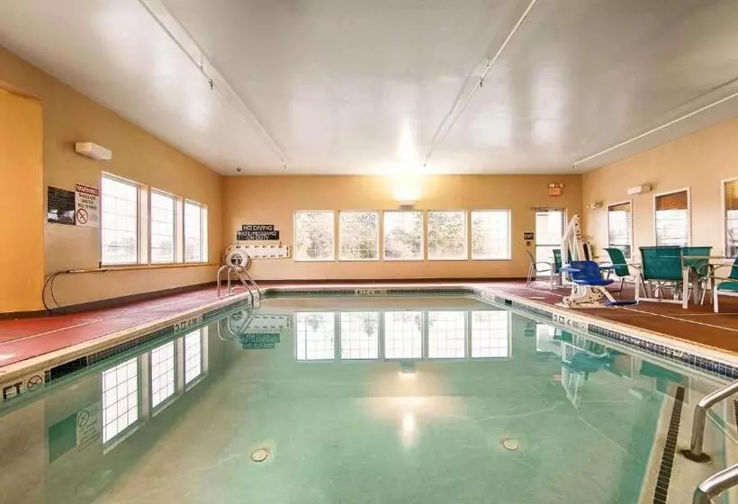 호텔 Comfort Inn & Suites