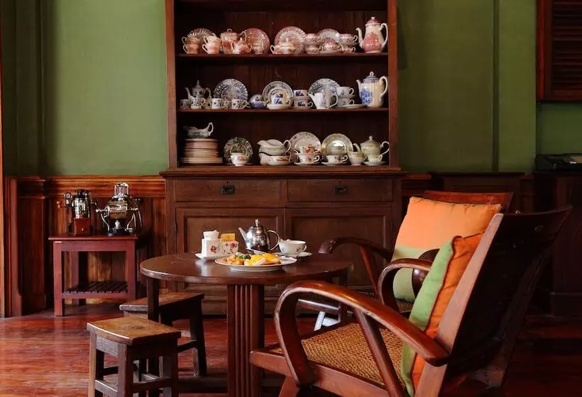 Отель Cafe De Laos