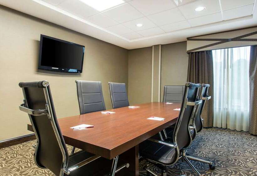 בית מלון כפרי Comfort Suites Clinton Near Presbyterian College