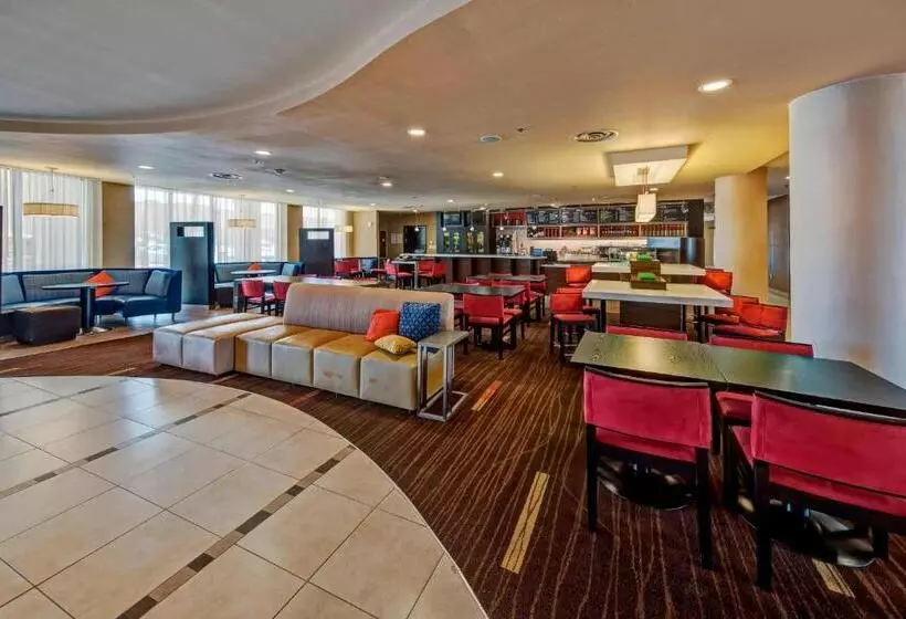 هتل Courtyard By Marriott Midland