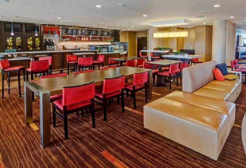 هتل Courtyard By Marriott Midland