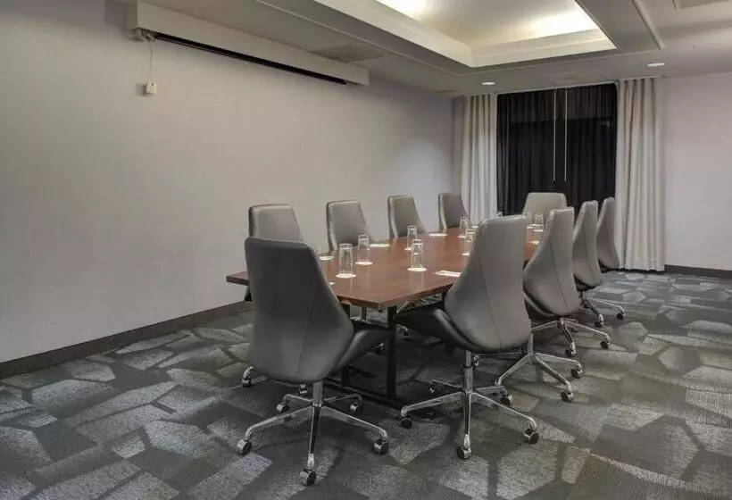 호텔 Courtyard Richmond Chester