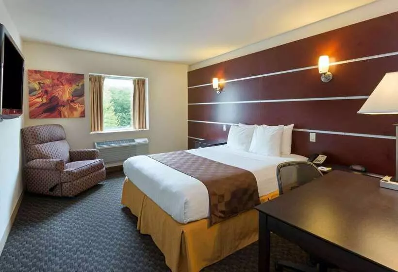 هتل Days Inn & Suites By Wyndham Milwaukee