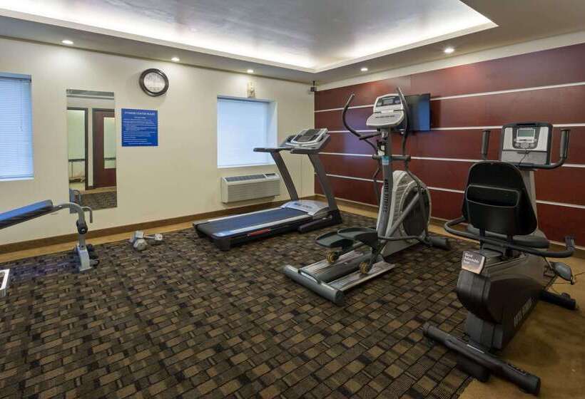 فندق Days Inn & Suites By Wyndham Milwaukee