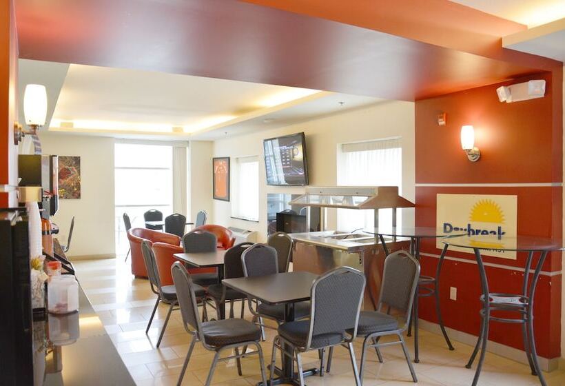 فندق Days Inn & Suites By Wyndham Milwaukee