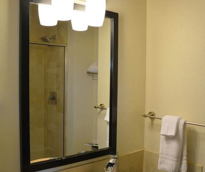 فندق Days Inn & Suites By Wyndham Milwaukee