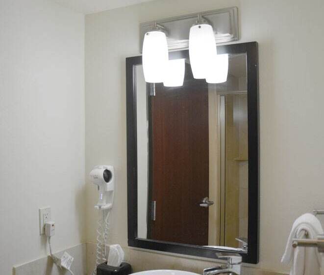 فندق Days Inn & Suites By Wyndham Milwaukee