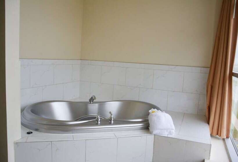 فندق Days Inn & Suites By Wyndham Milwaukee