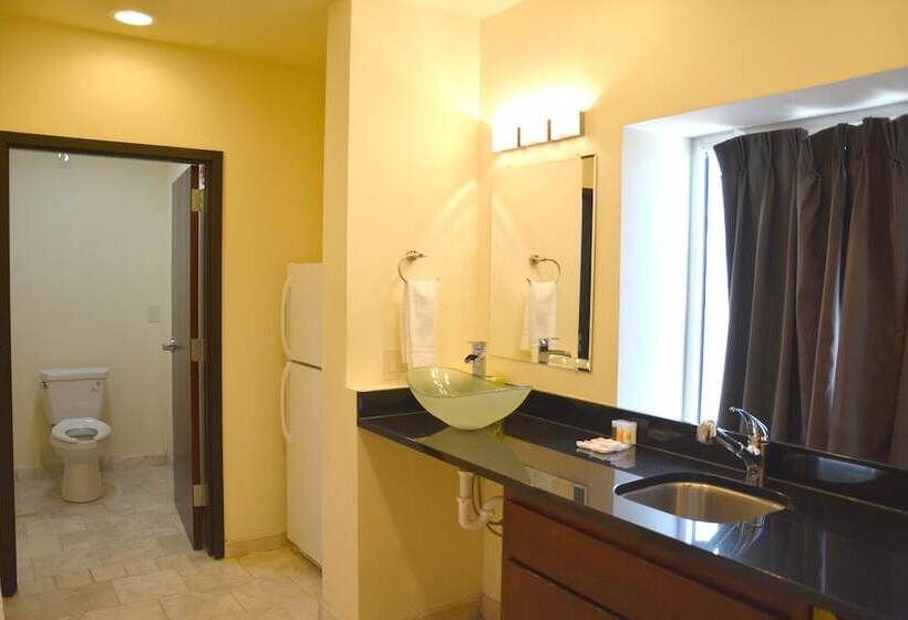 فندق Days Inn & Suites By Wyndham Milwaukee