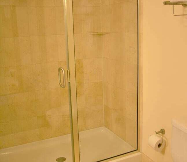 فندق Days Inn & Suites By Wyndham Milwaukee