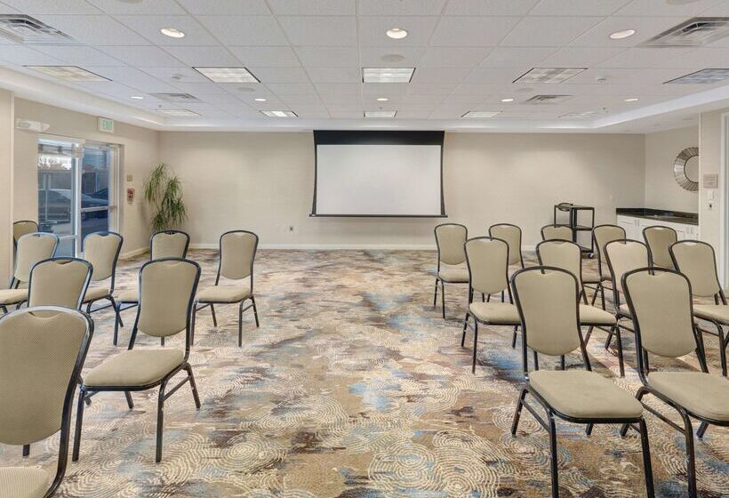 בית מלון כפרי Hilton Garden Inn Oklahoma City North Quail Springs