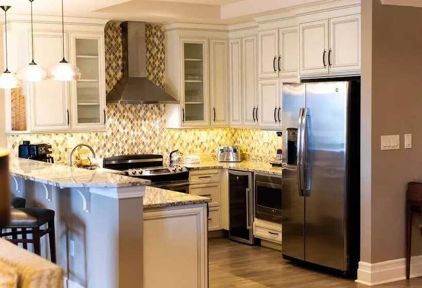 هتل Holiday Inn Club Vacations South Beach Resort, An Ihg