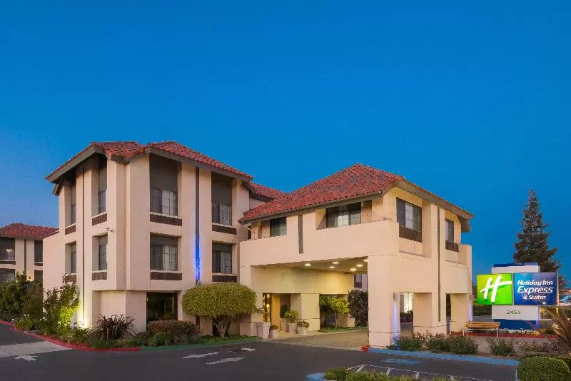 酒店 Holiday Inn Express & Suites Santa Clara   Silicon Valley, An Ihg