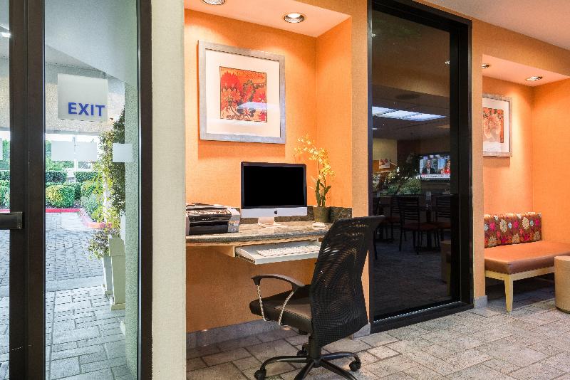 Отель Holiday Inn Express & Suites Santa Clara   Silicon Valley, An Ihg