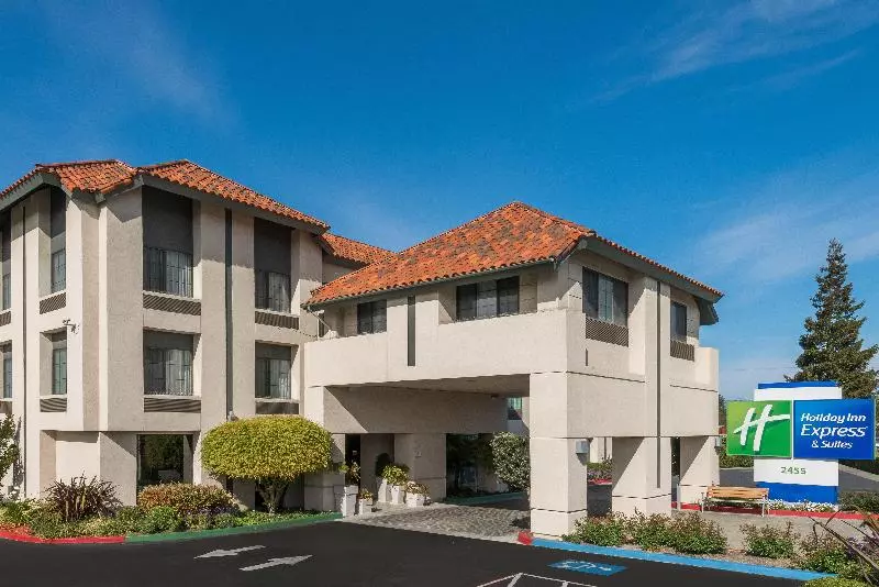 酒店 Holiday Inn Express & Suites Santa Clara   Silicon Valley, An Ihg