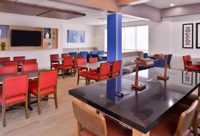 Отель Holiday Inn Express Burlington, An Ihg