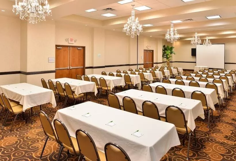 هتل Holiday Inn Montgomery South Airport, An Ihg