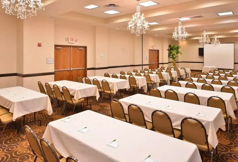 هتل Holiday Inn Montgomery South Airport, An Ihg