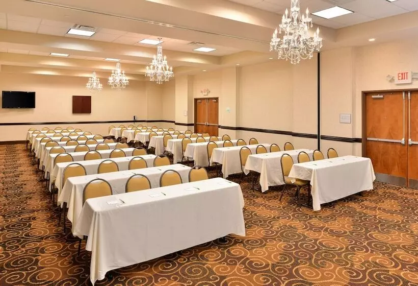 هتل Holiday Inn Montgomery South Airport, An Ihg