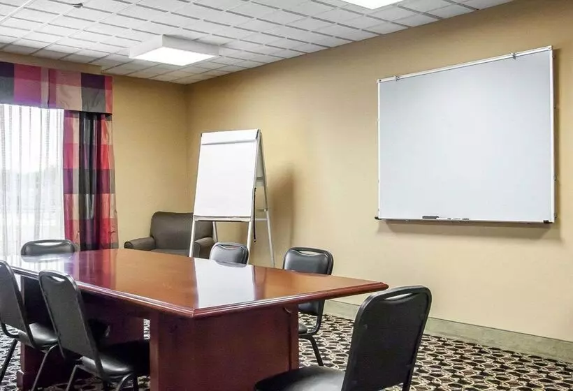 בית מלון כפרי Sleep Inn & Suites